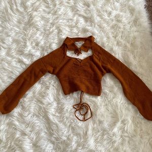 Women’s wool cropped long sleeve sweater. Size small. Still in good condition.